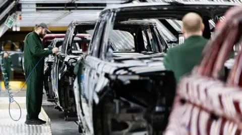 JLR Supply Chain Staff Allegedly Instructed to Register for Universal Credit, Union States