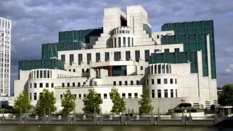 MI6 Launches Encrypted Gateway to Attract Spies in Russia