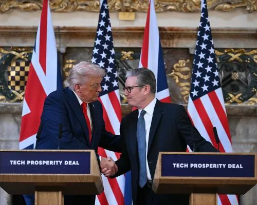 Trump Turns Fire on Putin and Praises UK in Press Conference with Keir Starmer
